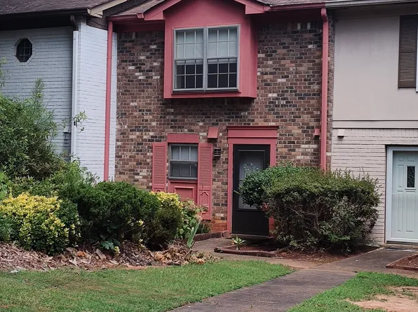 615 Garden Walk Dr, Stone Mountain, GA 30083