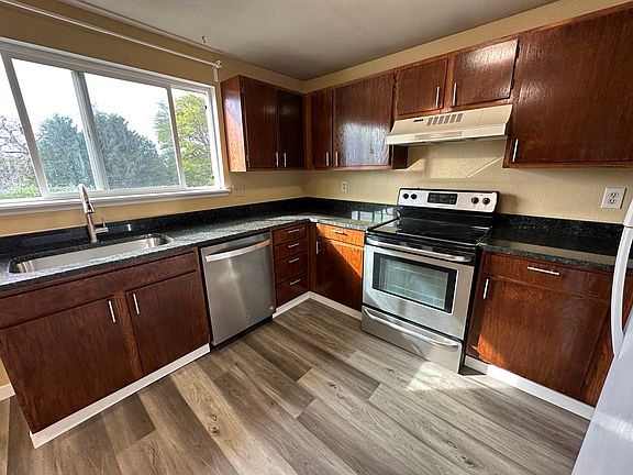 5th image of 1607 Norpoint Way NE #D