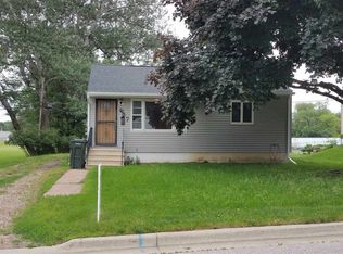 657 Maxwell St, Waterloo, IA 50701