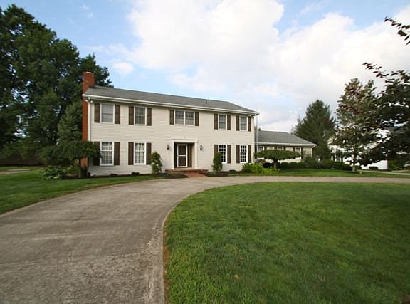 2nd image of 6 Overlook Dr