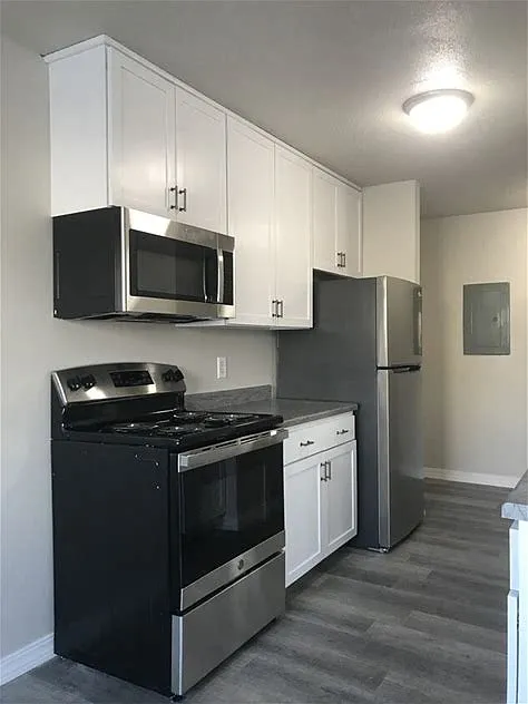 400 E 5th St — Photo 2