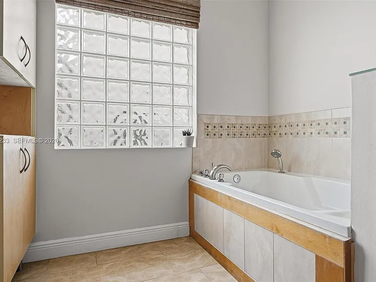 411 Bermuda Springs Dr — Photo 23