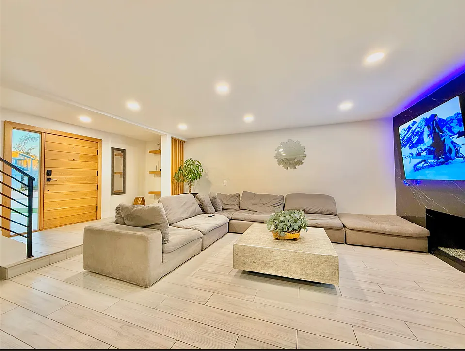 4 bed, 2.5 bath, 1800 sqft, $6,250 — Photo 2