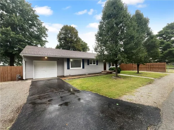8 Bart St, Buckner, MO 64016