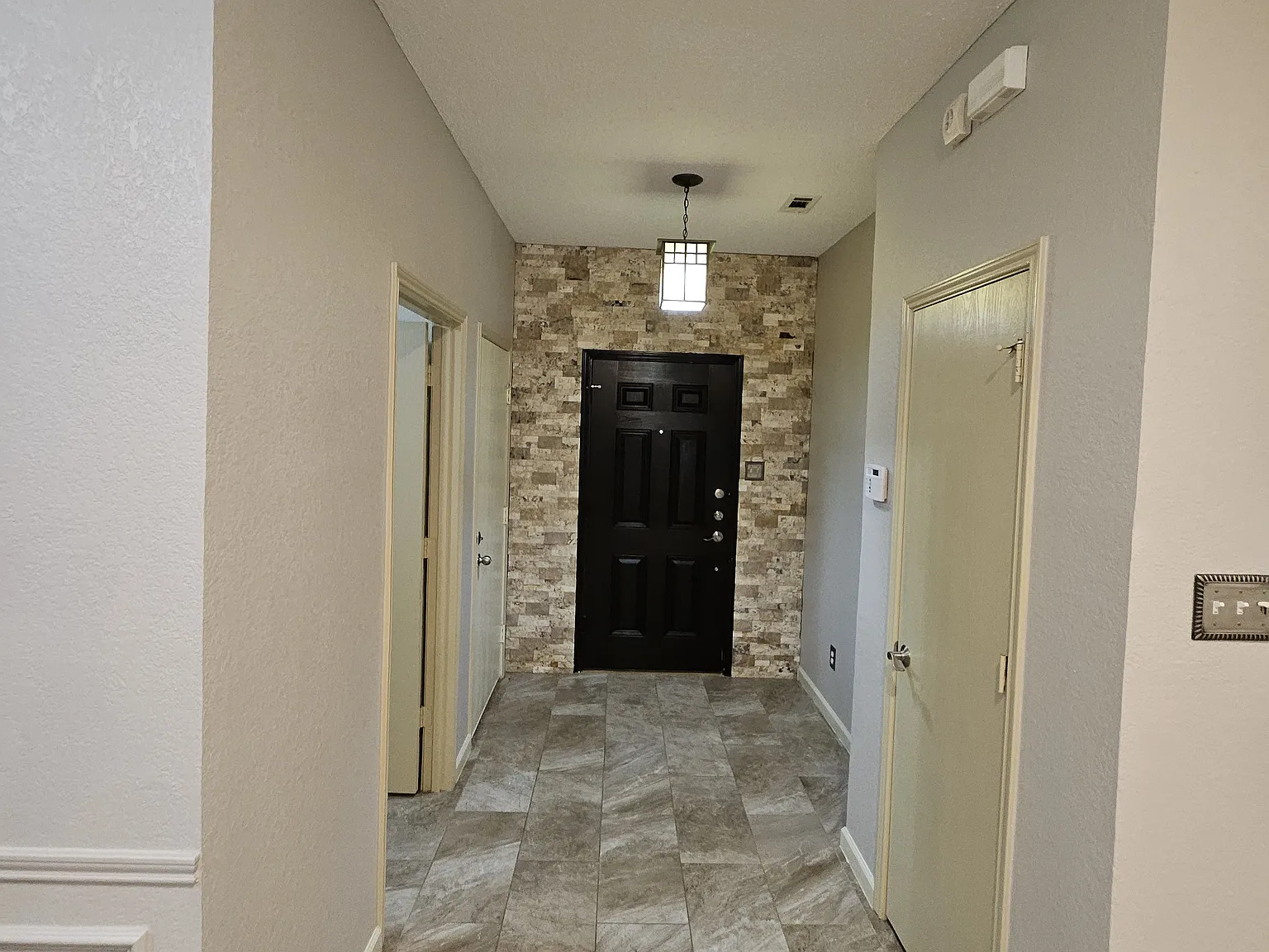 3 bed, 1559 sqft, $2,195 — Photo 4