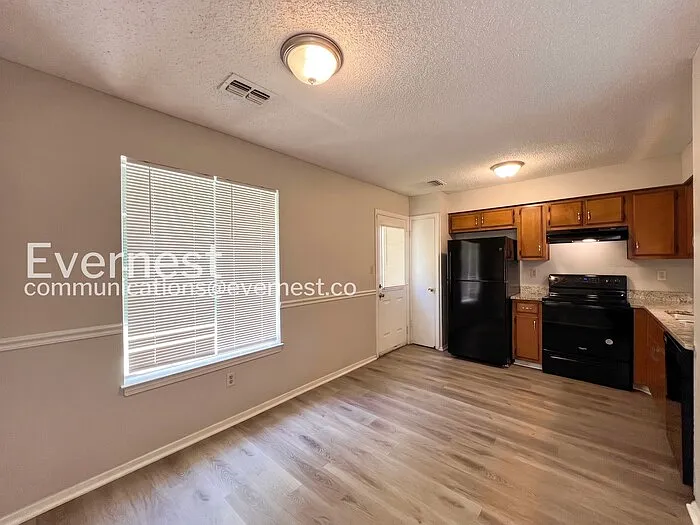 5565 Chapel Hill Dr — Photo 6
