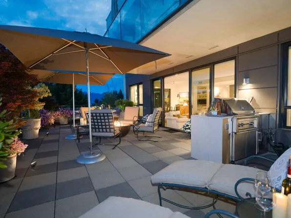 4427 Cambie St #302, Vancouver, BC V5Z 2Y8