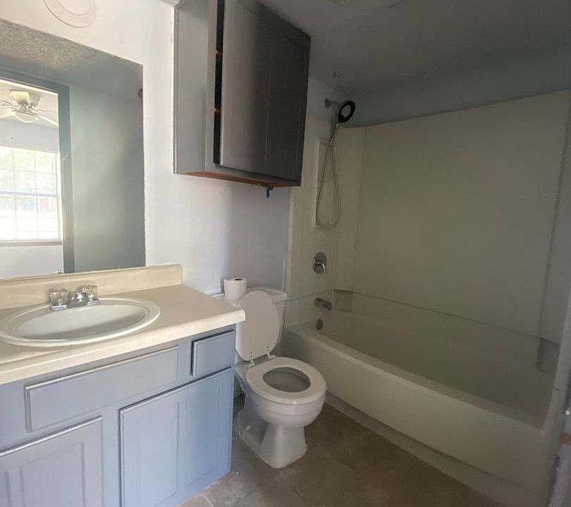 1st image of 722 Woodland Ct