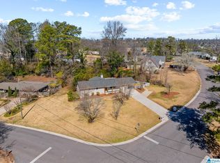 916 Southridge Dr, Vestavia Hills, AL 35216