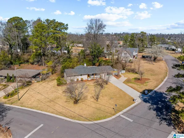 916 Southridge Dr, Vestavia Hills, AL 35216