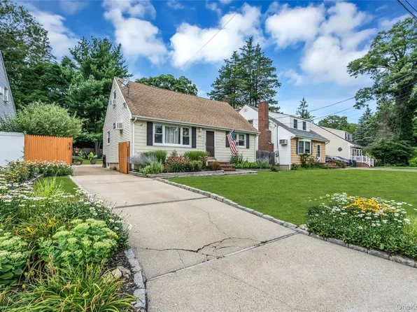 209 Iceland Drive, Huntington Station, NY 11746