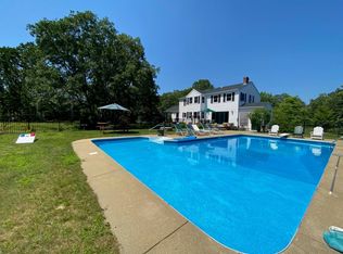 75 Skiffs Ln, West Tisbury, MA 02575
