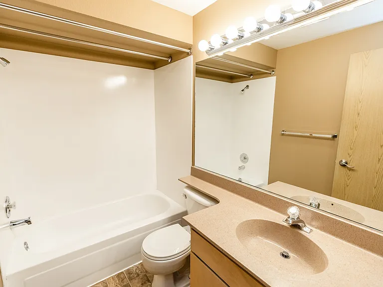 Graymayre Crossing Apartments — Photo 42