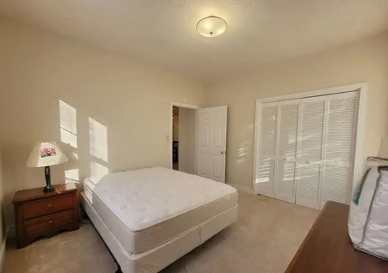 This bright and spacious 2-bedroom apartment — Photo 3