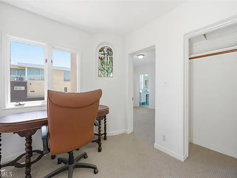 1602 The Strand — Photo 26