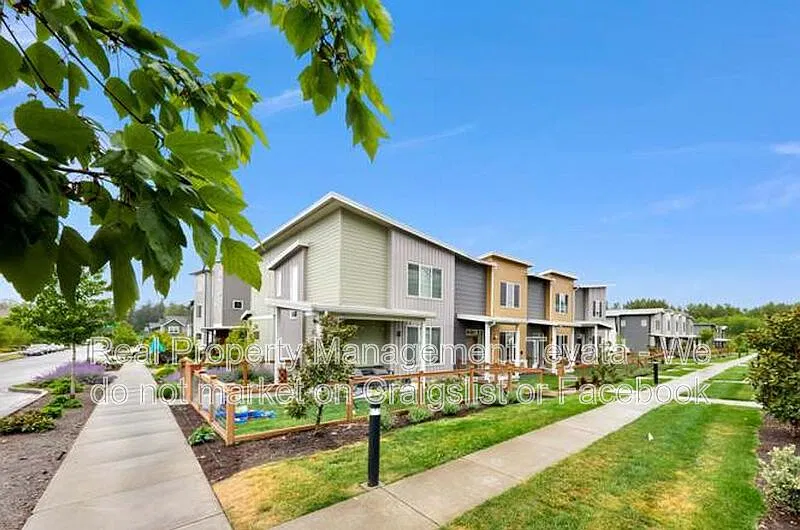 3 bed, 2.5 bath, 1556 sqft, $2,695 — Photo 2