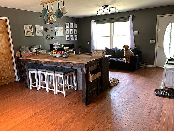 Open floor - kitchen/Living