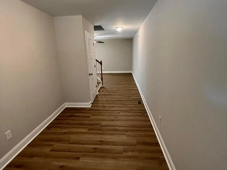 1050 W Indiana Ave — Photo 5