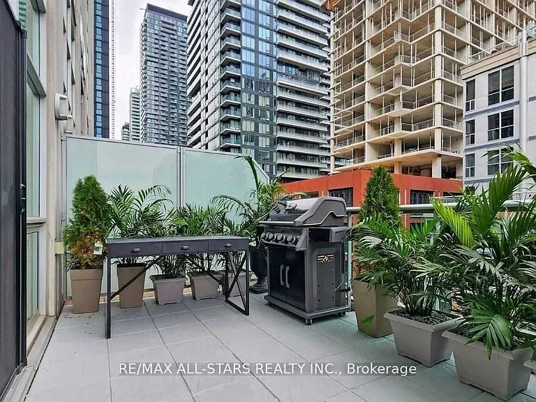 36 Blue Jays Way #711/712 — Photo 20