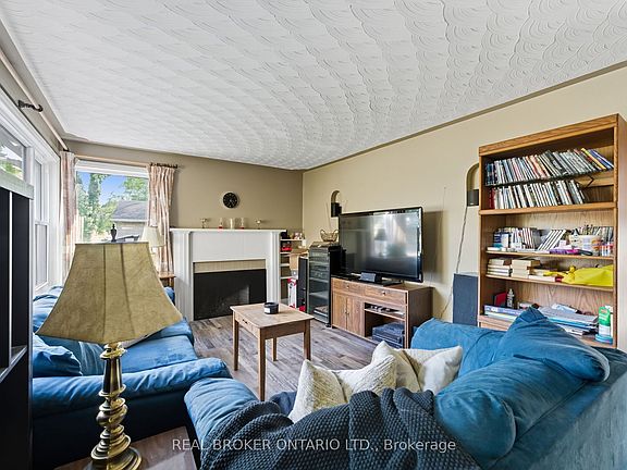 5th image of 36 Gibson Dr