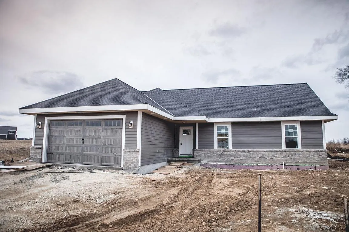 232 Farmstead Dr E photo 1
