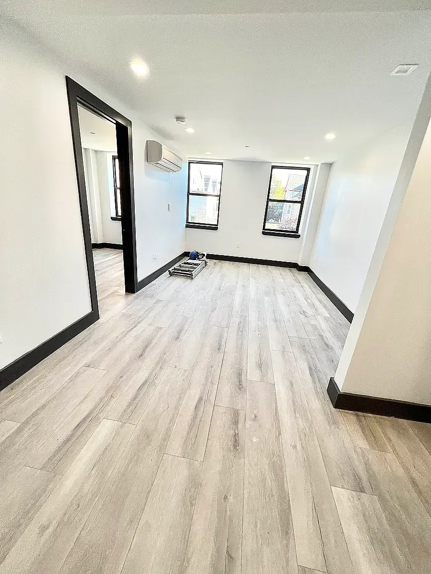 868 New York Avenue — Photo 2