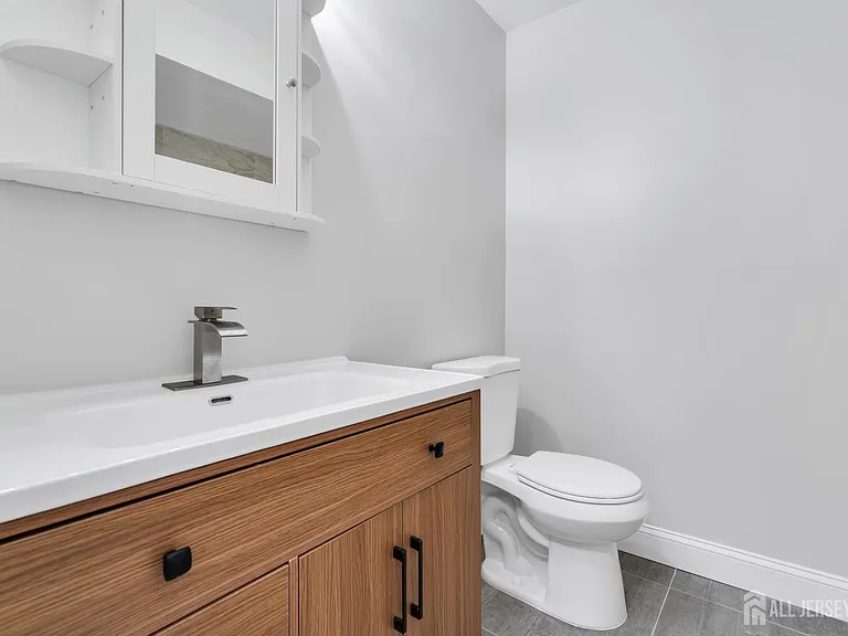 812 Green Hollow Dr — Photo 16