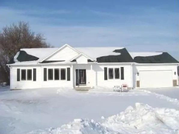 1509 Blake Dr, Clear Lake, IA 50428