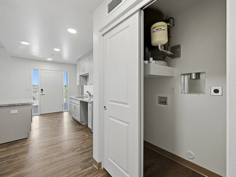 533 W Gurley St #2 — Photo 11