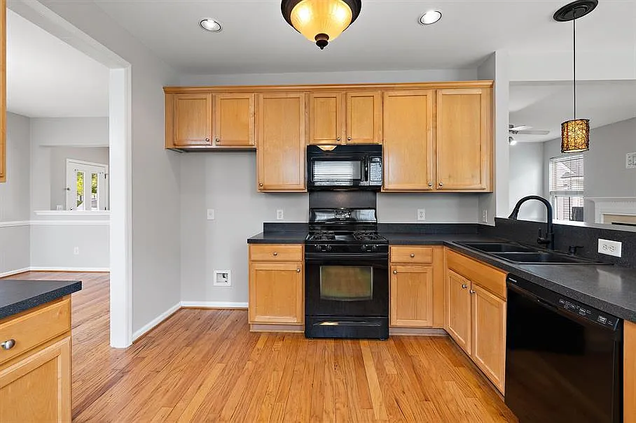4 bed, 3.5 bath, 2172 sqft, $3,595 — Photo 4