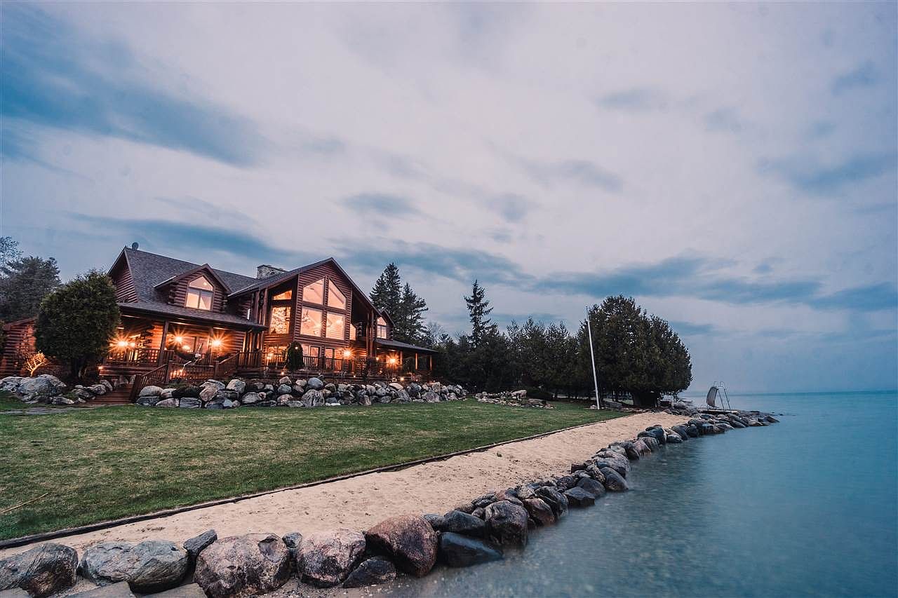 11280 Evergreen Ln, Charlevoix, MI 49720 Zillow