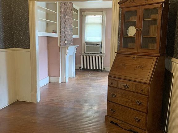 4th image of 381 1st St