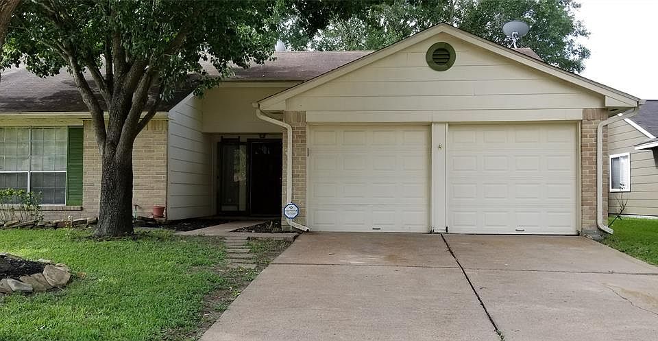 1st image of 16755 Maplemont Dr