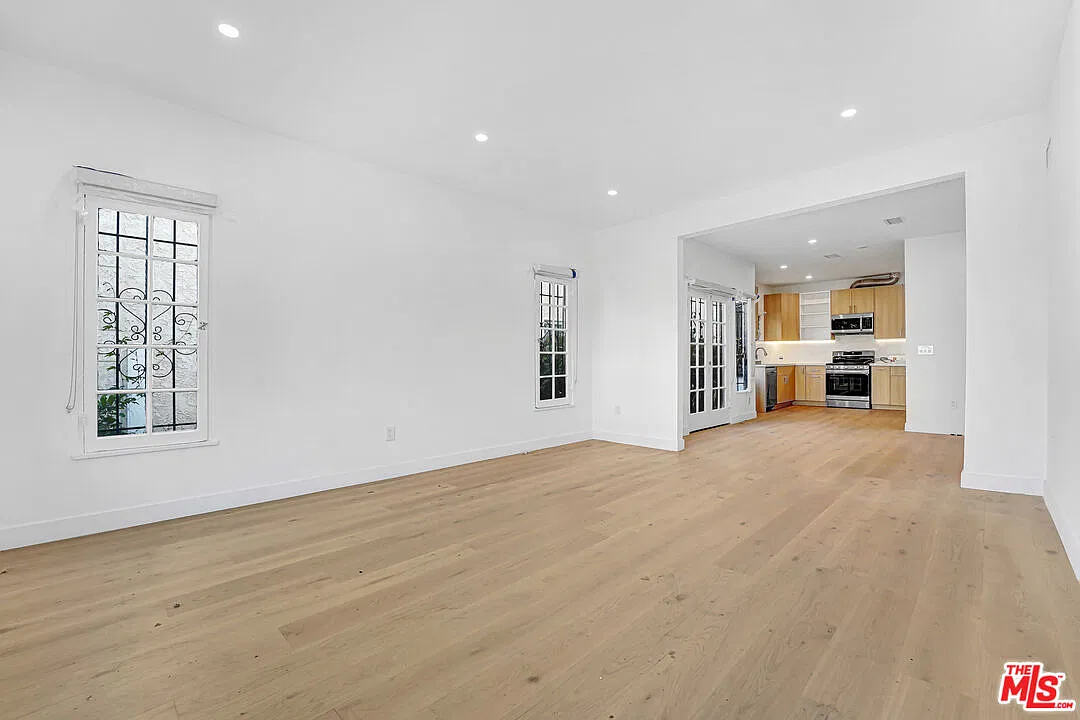 2 bed, 2.0 bath, 5148 sqft, $6,000 — Photo 2