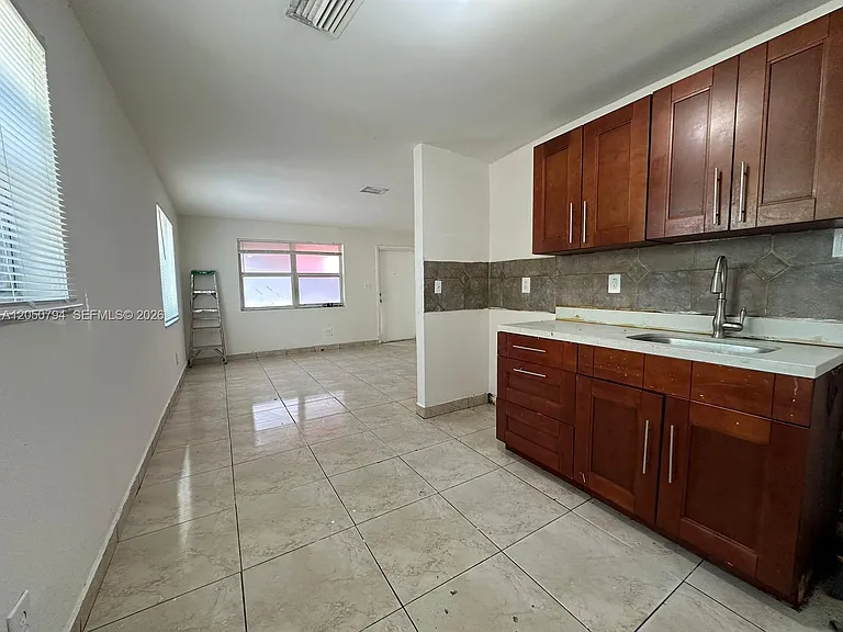 623 NW 9th Ave #3 — Photo 8