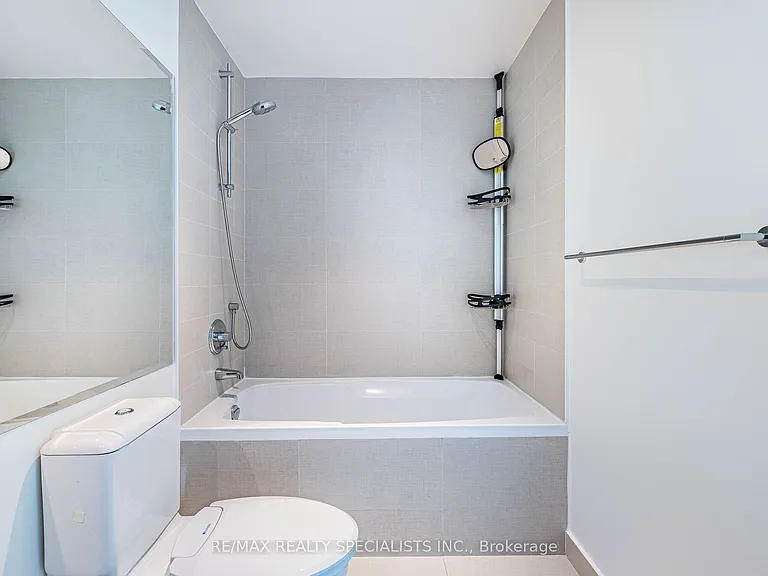 388 Yonge St #7105 — Photo 30