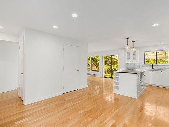 3rd image of 13537 37th Ave NE