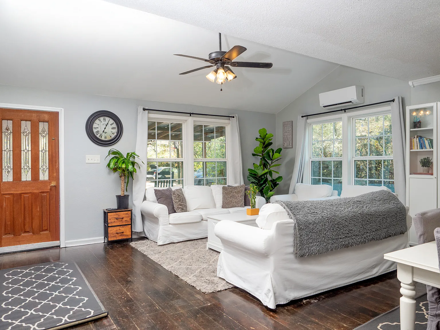 3 bed, 1400 sqft, $2,450 — Photo 3