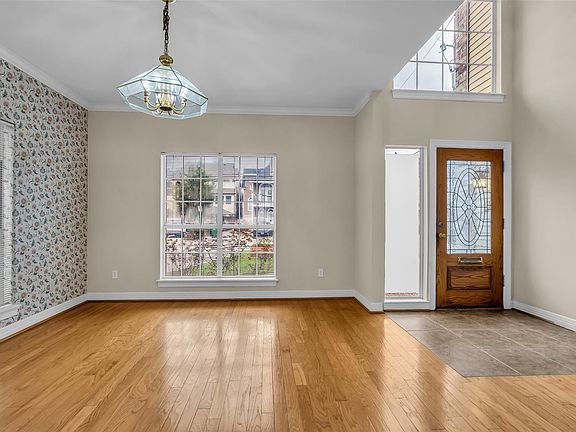 5th image of 4123 Drake St