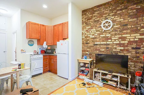 Rented by City Connections Realty | media 4