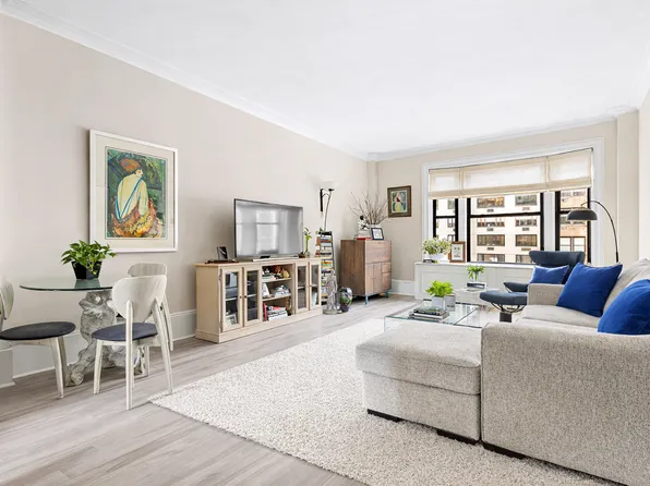 929 Park Avenue image 1 of 7