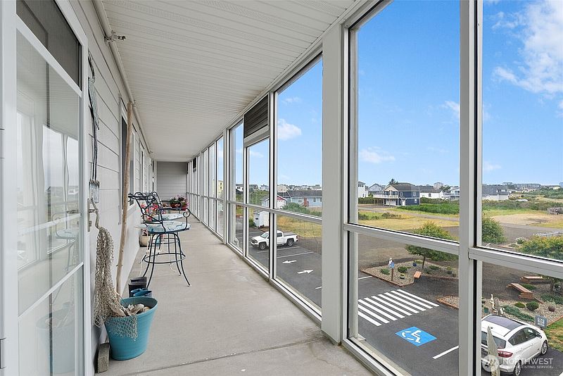 4th image of 401 Westport View SW #303
