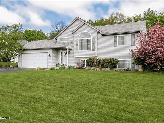 3rd image of 1197 Treeway Dr NW