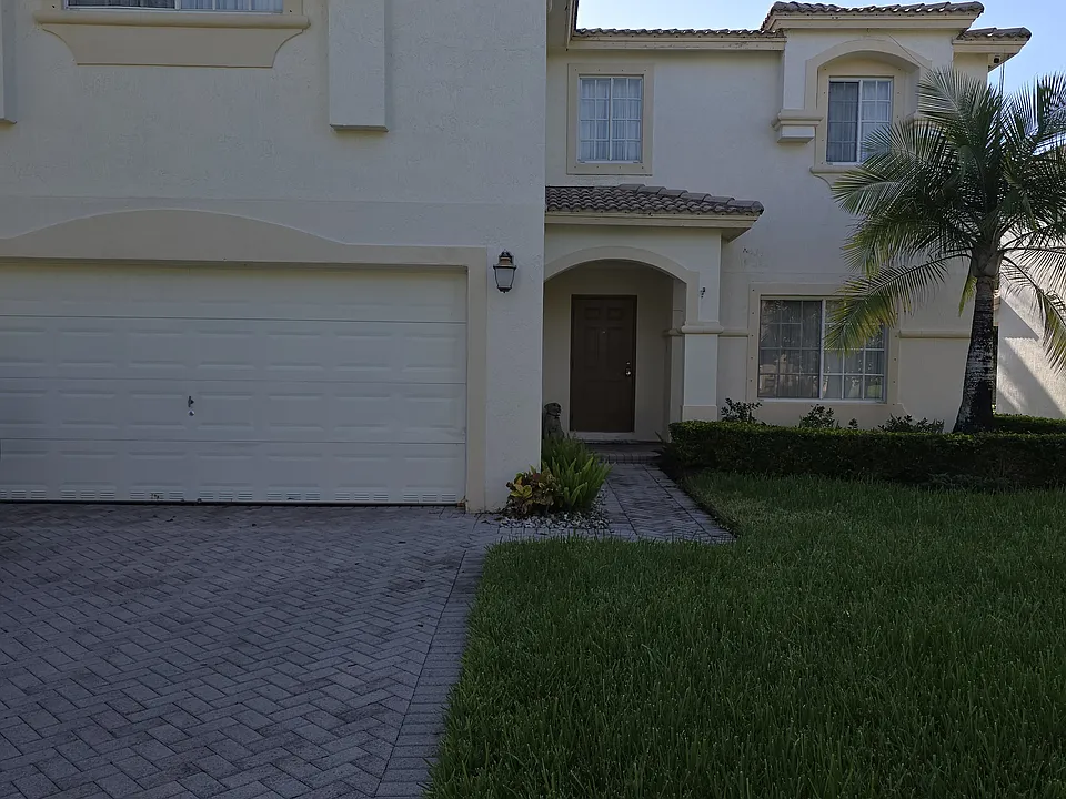 4617 SW 129th Ave