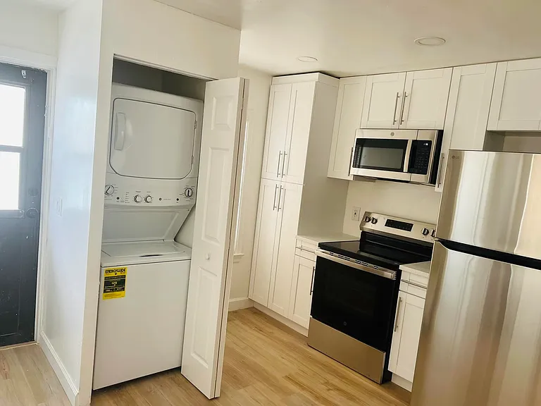 443 Wilder St — Photo 6