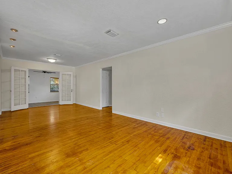 1816 Mizell Ave — Photo 6