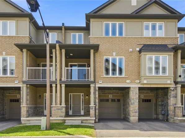 13 Aqua Ln, Hamilton, ON L0R 1P0