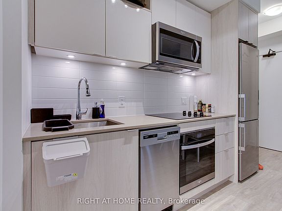 5th image of 70 Princess St #312B