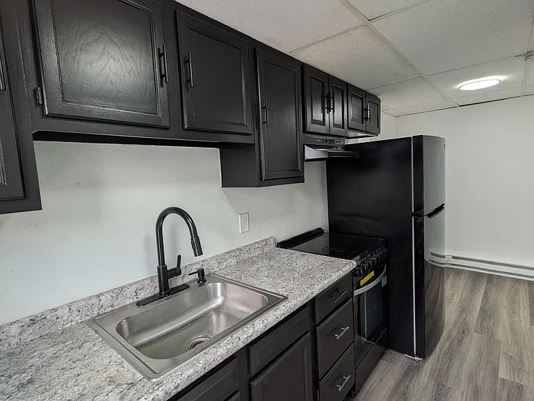 628 N 6th St #4 — Photo 9