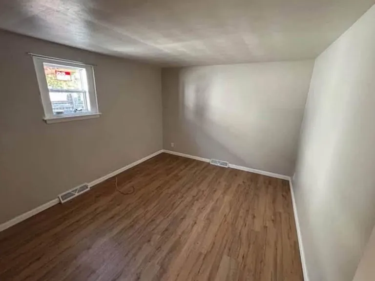 212 Davis St — Photo 3